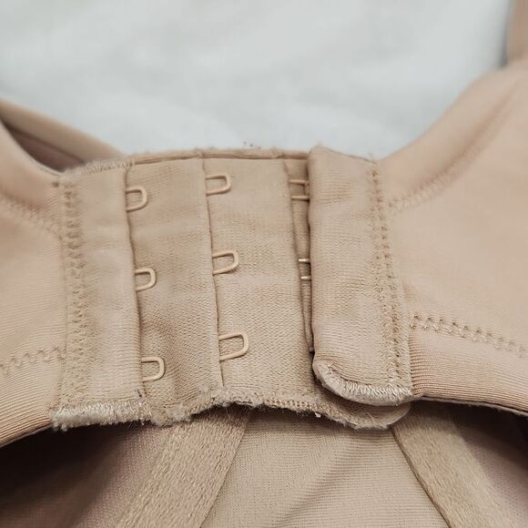 Vanity Fair nude bra with lace accent 40D - Picture 6 of 10